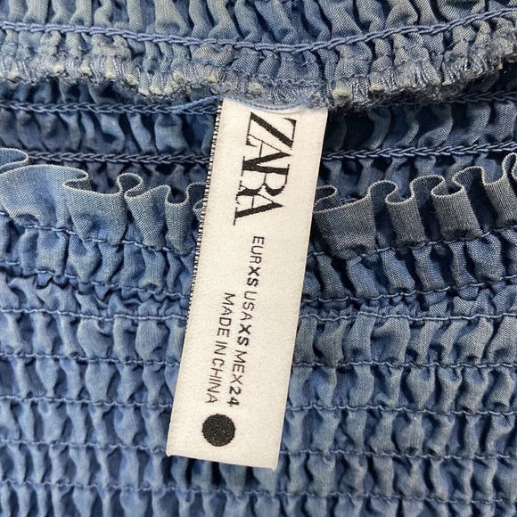 Zara puff sleeve smocked top faded‎ blue color - Picture 3 of 8